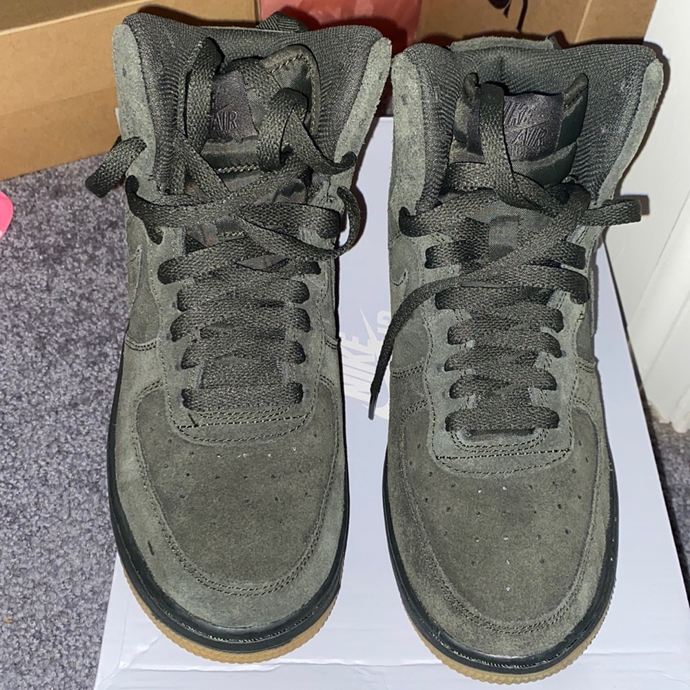 Nike Air Force 1 High LV8 (GS) 5.5 Y